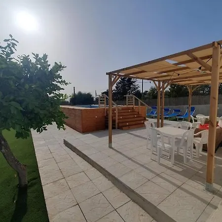 Private With Pool 500m From Sandy *