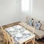 Private With Pool 500m From Sandy شقة *