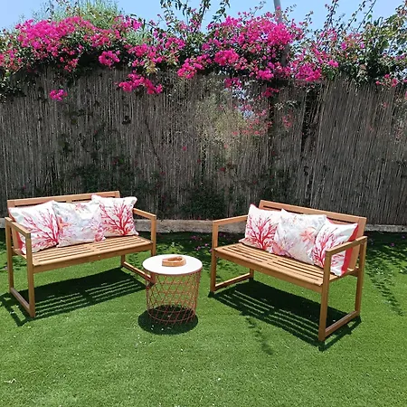 Private With Pool 500m From Sandy Apartment